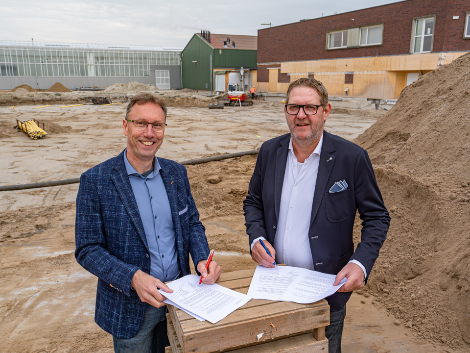 Ondertekenen Overeenkomst Door Peter Oldenkamp En Jacob Loosman Agrico