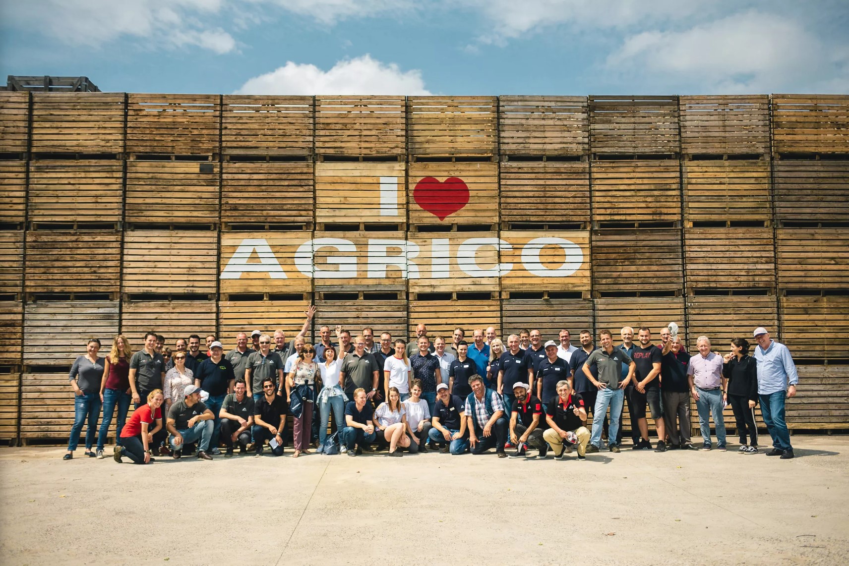 Group photo at I love Agrico crates