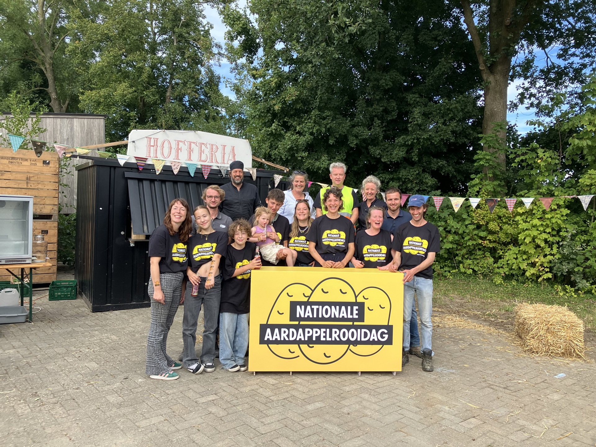 Warmonderhof students group photo